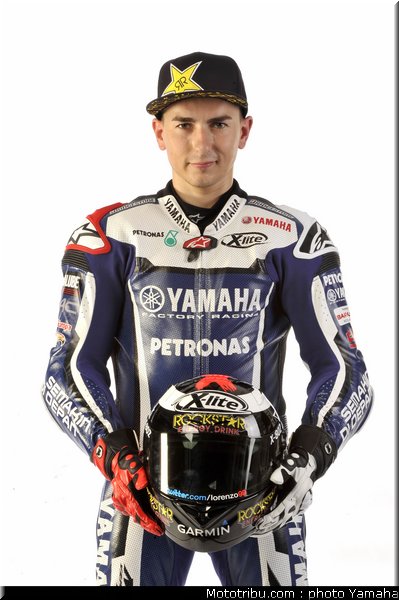 motogp_yamaha_racing_team_2011_lorenzo_009