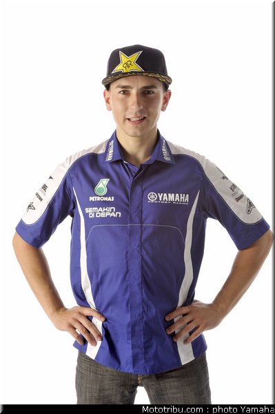 motogp_yamaha_racing_team_2011_lorenzo_011