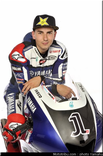 motogp_yamaha_racing_team_2011_lorenzo_013