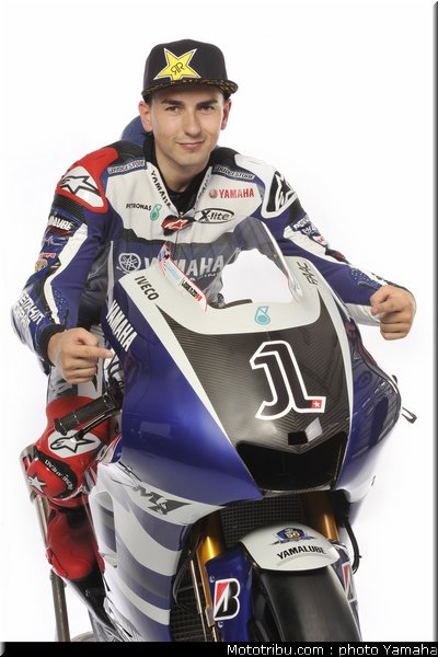 motogp_yamaha_racing_team_2011_lorenzo_014