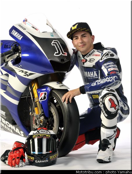 motogp_yamaha_racing_team_2011_lorenzo_016