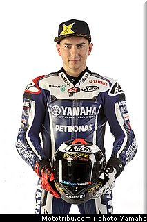 motogp_yamaha_racing_team_2011_lorenzo_009.jpg