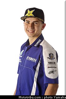 motogp_yamaha_racing_team_2011_lorenzo_010.jpg