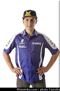 motogp_yamaha_racing_team_2011_lorenzo_011.jpg