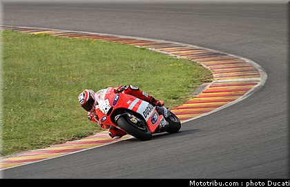 motogp_2011_hayden_mugello_test_gp12_2.jpg