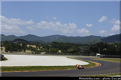 motogp_2011_rossi_mugello_test_gp12_009.JPG