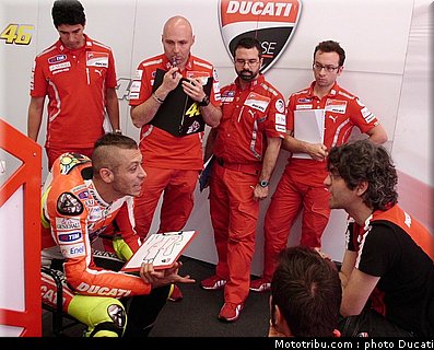motogp_2011_rossi_mugello_test_gp12_010.jpg
