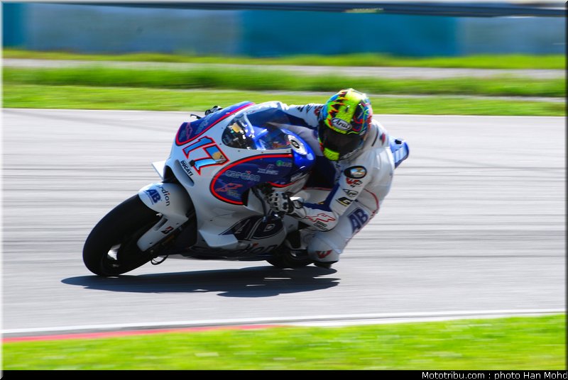 motogp_test_malaisie_2011_abraham_7