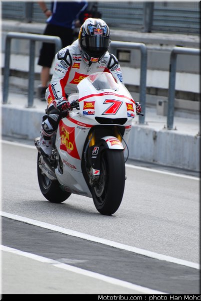 motogp_test_malaisie_2011_aoyama_3