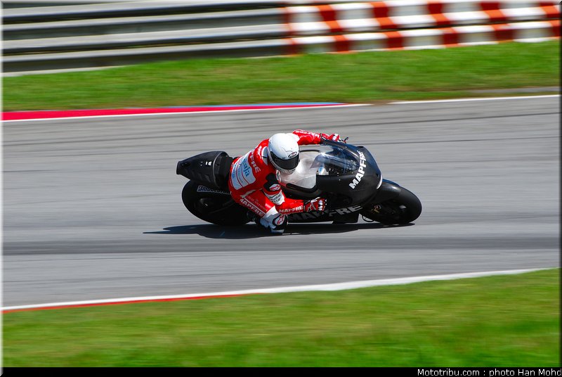 motogp_test_malaisie_2011_barbera_2