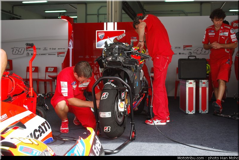 motogp_test_malaisie_2011_ducati_3