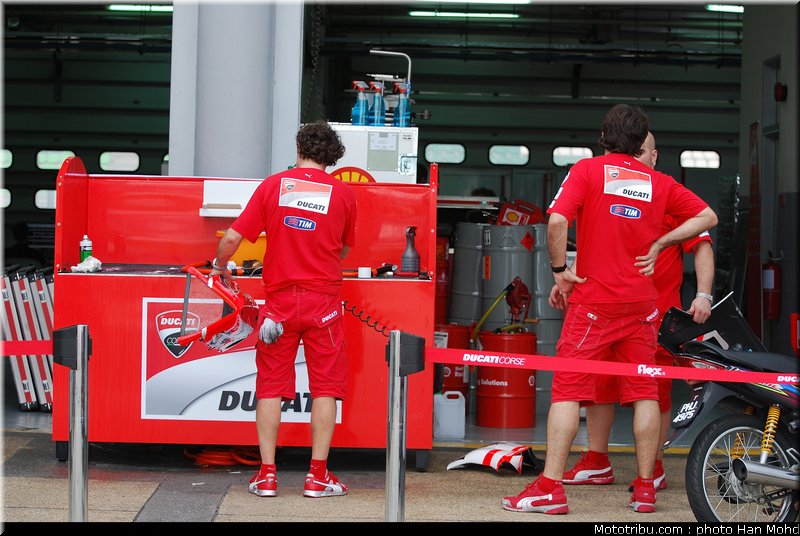 motogp_test_malaisie_2011_ducati_7