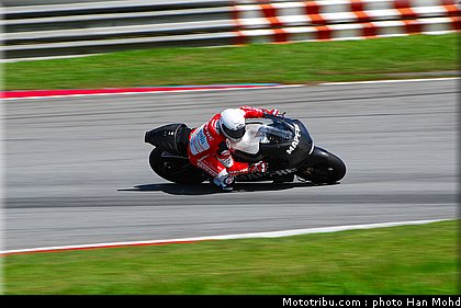 motogp_test_malaisie_2011_barbera_2.JPG