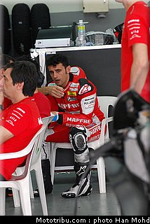 motogp_test_malaisie_2011_barbera_3.JPG