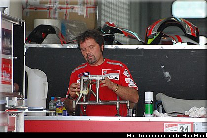 motogp_test_malaisie_2011_ducati_1.JPG