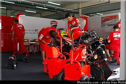 motogp_test_malaisie_2011_ducati_4.JPG