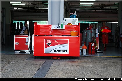 motogp_test_malaisie_2011_ducati_8.JPG