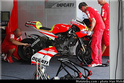 motogp_test_malaisie_2011_rossi_31.JPG