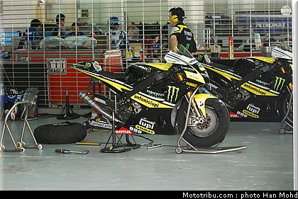 motogp_test_malaisie_2011_tech3_1.JPG