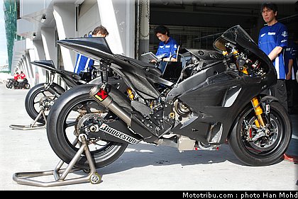 motogp_test_malaisie_2011_yamaha_1.JPG