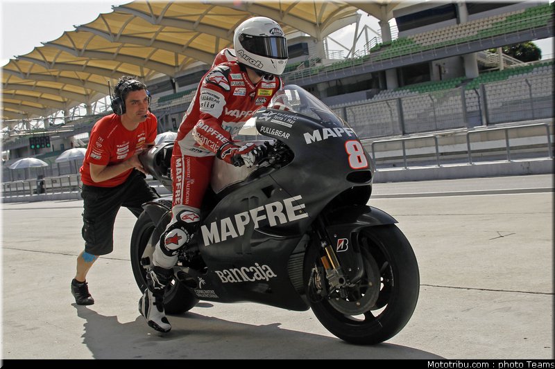 motogp_test_malaisie_2011_barbera_14