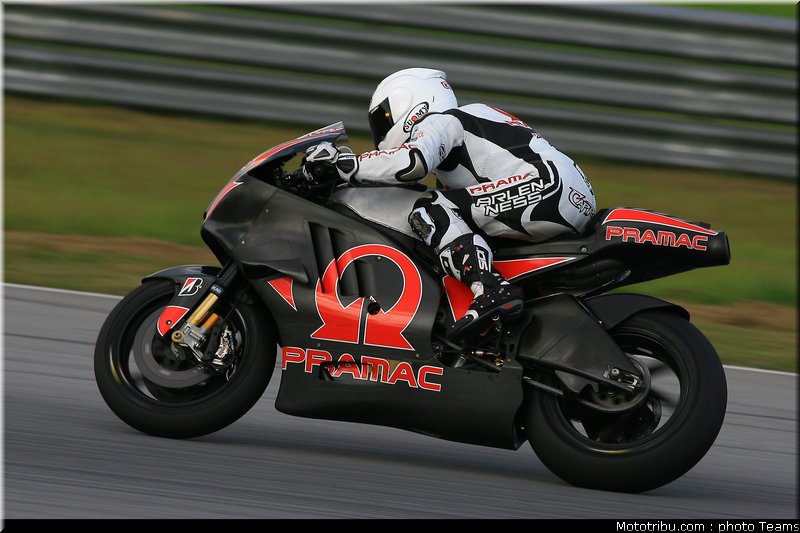 motogp_test_malaisie_2011_capirossi_1