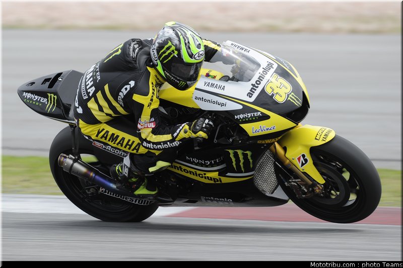 motogp_test_malaisie_2011_crutchlow_11