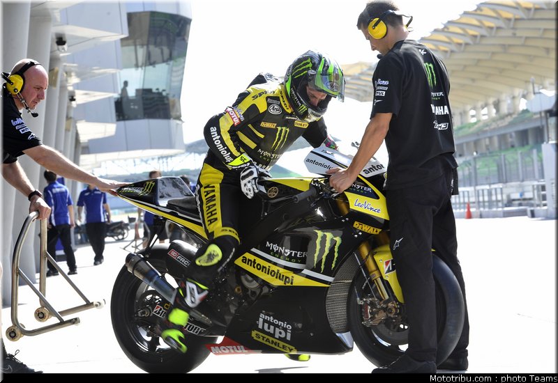 motogp_test_malaisie_2011_crutchlow_15