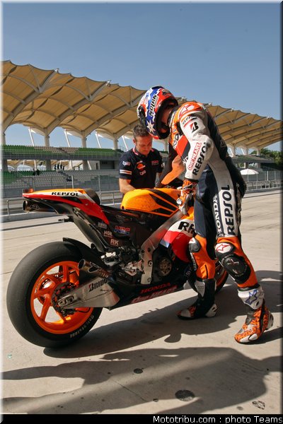motogp_test_malaisie_2011_stoner_14