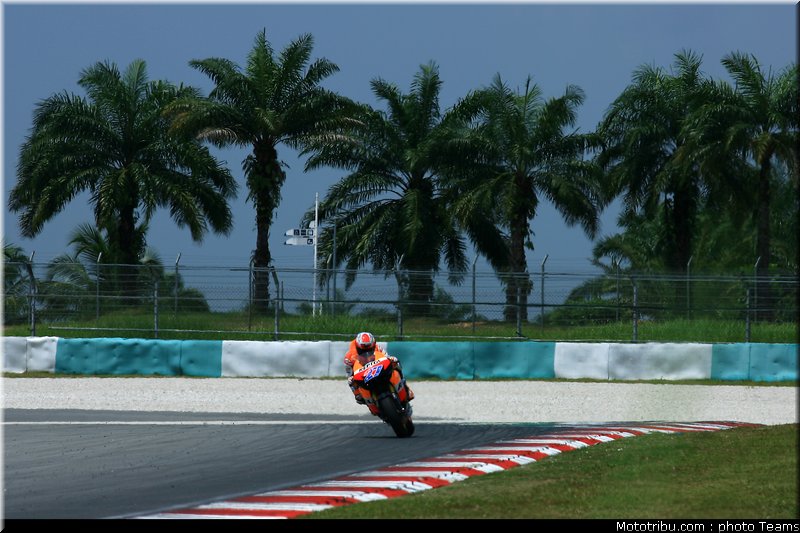 motogp_test_malaisie_2011_stoner_29