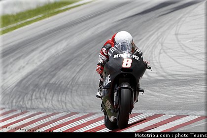 motogp_test_malaisie_2011_barbera_13.jpg