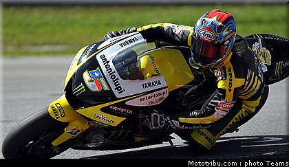 motogp_test_malaisie_2011_edwards_03.jpg