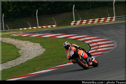 motogp_test_malaisie_2011_pedrosa_20.jpg