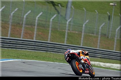 motogp_test_malaisie_2011_stoner_01.jpg