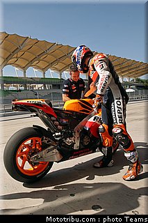 motogp_test_malaisie_2011_stoner_14.jpg