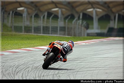 motogp_test_malaisie_2011_stoner_17.jpg
