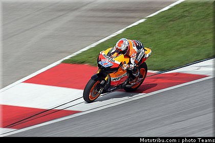 motogp_test_malaisie_2011_stoner_21.jpg