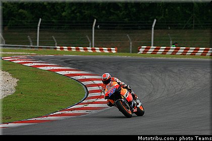 motogp_test_malaisie_2011_stoner_26.jpg
