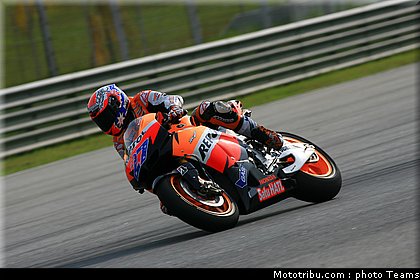 motogp_test_malaisie_2011_stoner_27.jpg