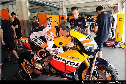 motogp_test_malaisie_2011_stoner_43.jpg