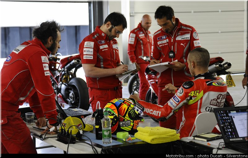 silverstone_2011_rossi_5