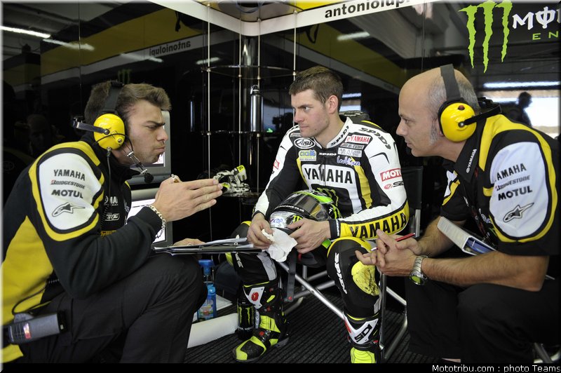 motogp_crutchlow_11_test_valence_2010
