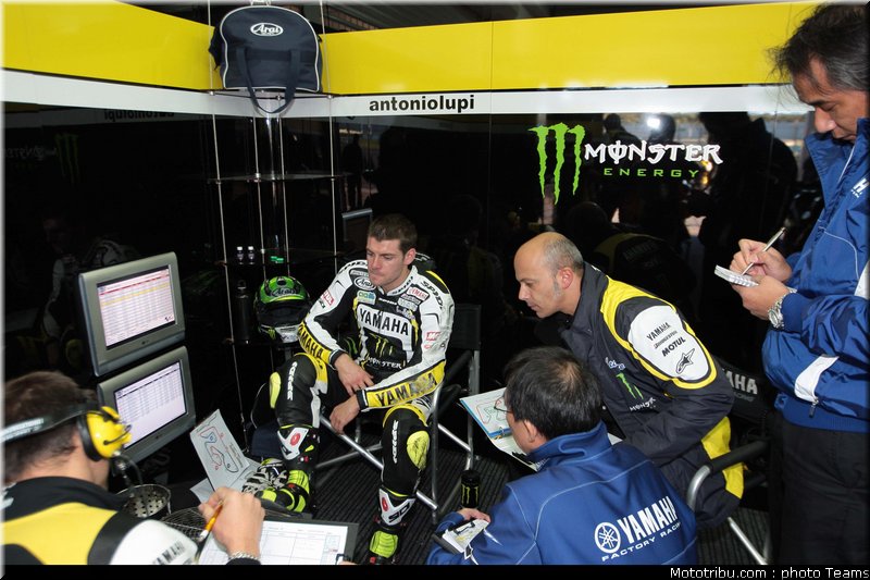 motogp_crutchlow_20_test_valence_2010