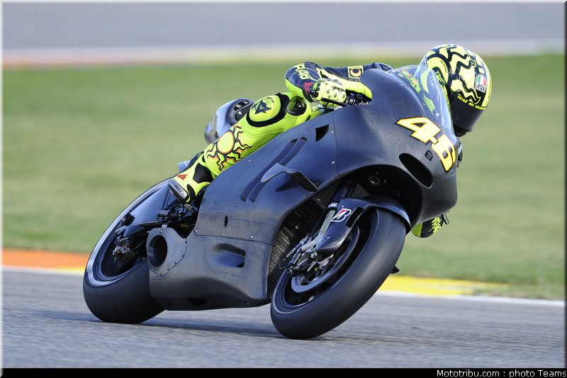 motogp_rossi_015_test_valence_2010