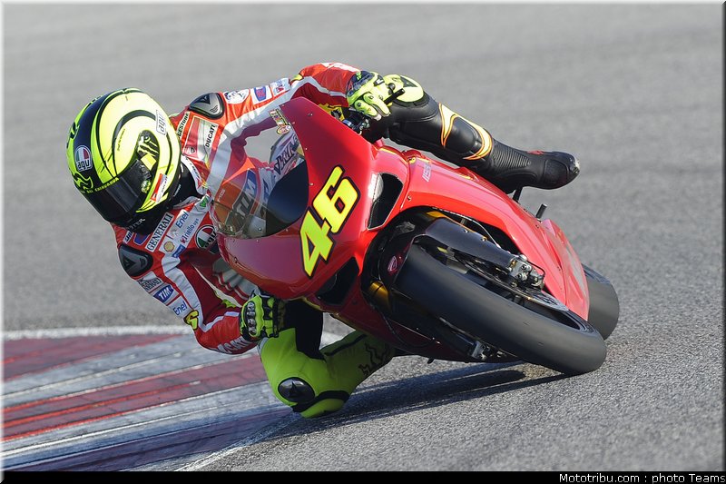 motogp_rossi_032_test_valence_2010