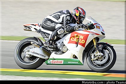motogp_aoyama_7_test_valence_2010.jpg