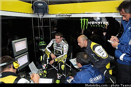 motogp_crutchlow_20_test_valence_2010.jpg