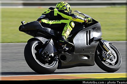 motogp_rossi_027_test_valence_2010.jpg