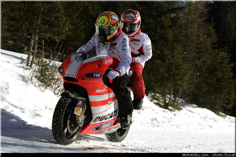 motogp_2012_ducati_vrooom_001