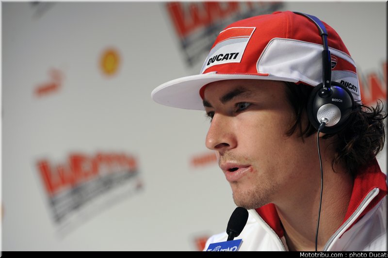motogp_2012_ducati_vrooom_008
